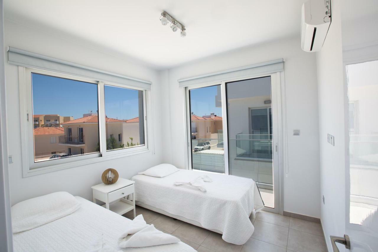 Kitsios Villas With Private Pool No2 โปรทาราส ภายนอก รูปภาพ